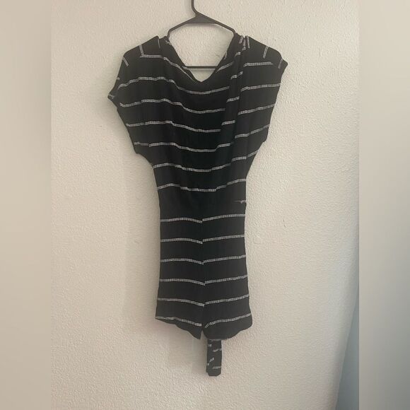 Size small medium and plus size queen size tops six items for 25 - Picture 6 of 13